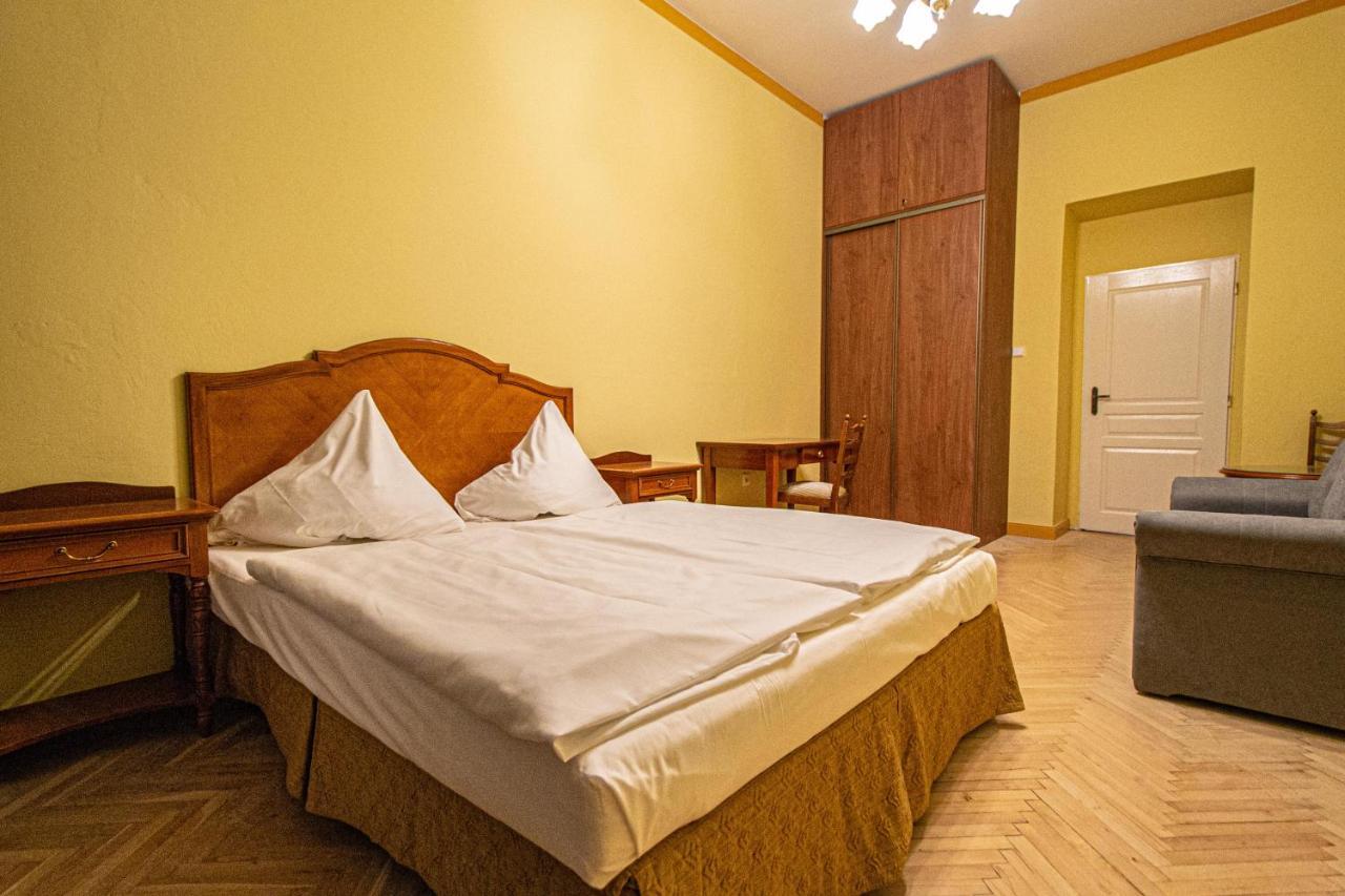 4 Bedrooms 130M2 Apartment At The Main City Square Prag Eksteriør billede