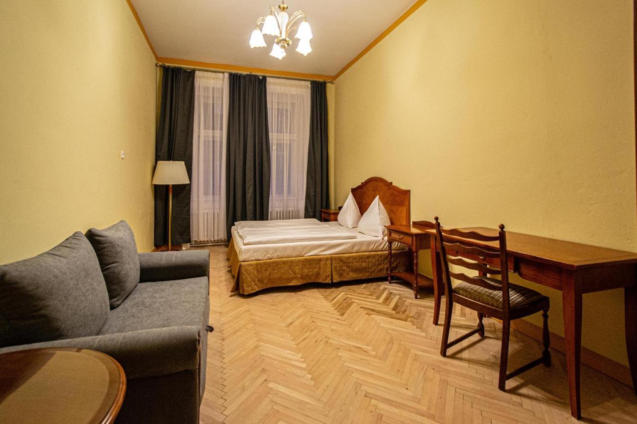 4 Bedrooms 130M2 Apartment At The Main City Square Prag Eksteriør billede